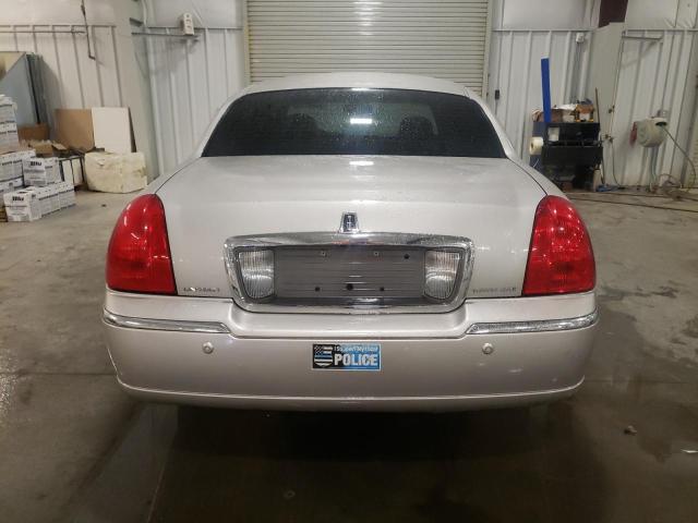 1LNHM81W54Y674835 - 2004 LINCOLN TOWN CAR EXECUTIVE SILVER photo 6