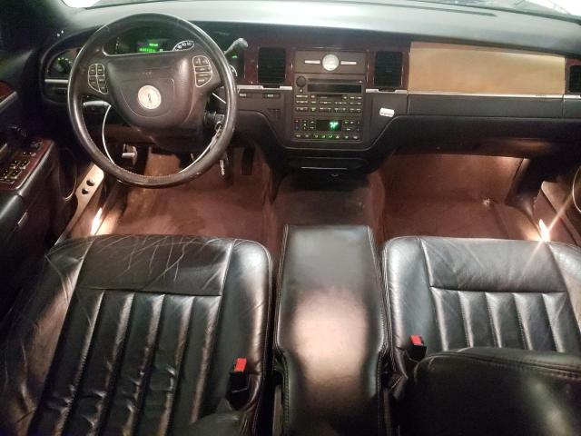 1LNHM81W54Y674835 - 2004 LINCOLN TOWN CAR EXECUTIVE SILVER photo 8