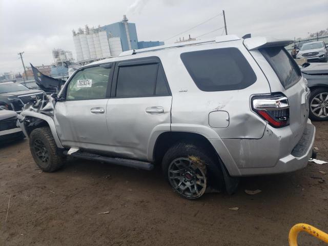 JTEBU5JR1G5326826 - 2016 TOYOTA 4RUNNER SR5/SR5 PREMIUM SILVER photo 2