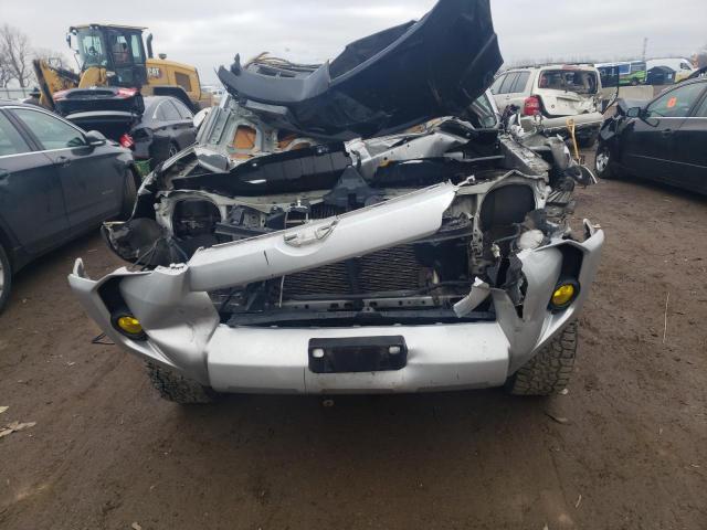 JTEBU5JR1G5326826 - 2016 TOYOTA 4RUNNER SR5/SR5 PREMIUM 银色 照片 5