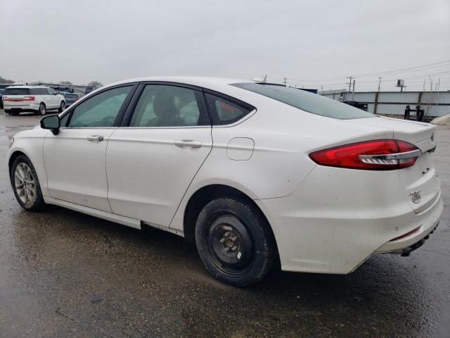 3FA6P0HD8KR134020 - 2019 FORD FUSION SE WHITE photo 2