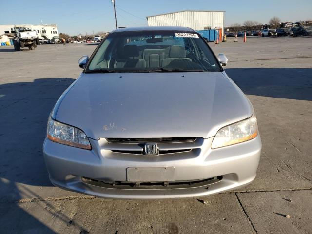 1HGCG5645YA126457 - 2000 HONDA ACCORD LX SILVER photo 5