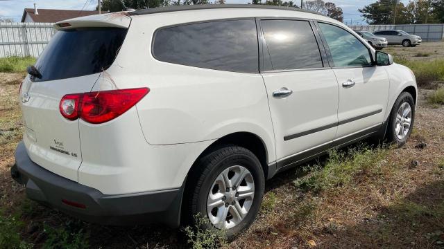 1GNKVEED2BJ275540 - 2011 CHEVROLET TRAVERSE LS WHITE photo 4