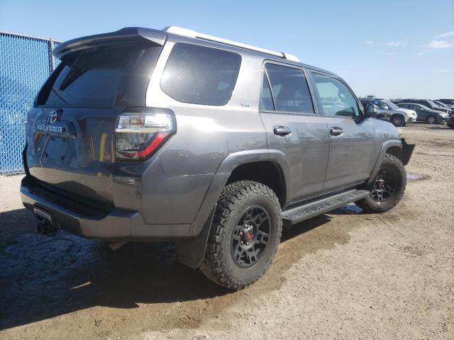 JTEBU5JR0J5508346 - 2018 TOYOTA 4RUNNER SR5/SR5 PREMIUM GRAY photo 3