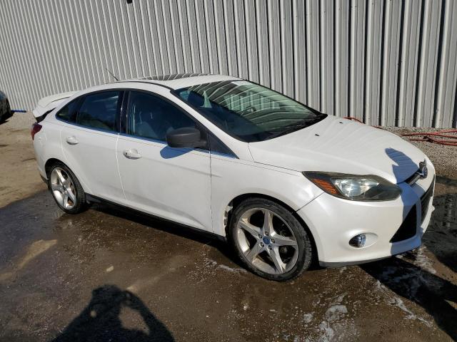 1FAHP3J26CL360219 - 2012 FORD FOCUS TITANIUM WHITE photo 4