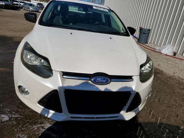 1FAHP3J26CL360219 - 2012 FORD FOCUS TITANIUM WHITE photo 5