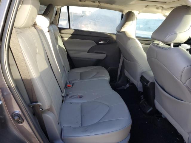 5TDGZRAH6NS108558 - 2022 TOYOTA HIGHLANDER XLE CHARCOAL photo 11