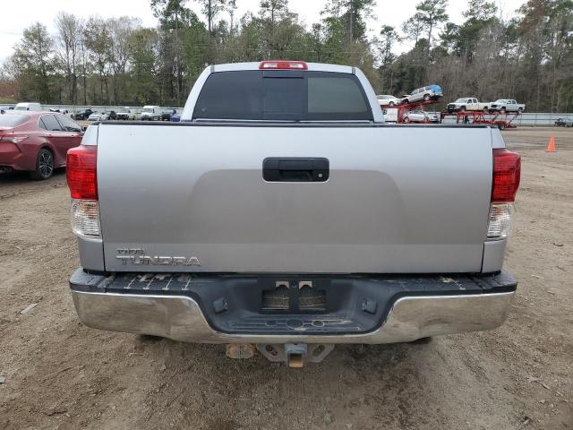 5TFRY5F14CX130114 - 2012 TOYOTA TUNDRA DOUBLE CAB SR5 SILVER photo 6