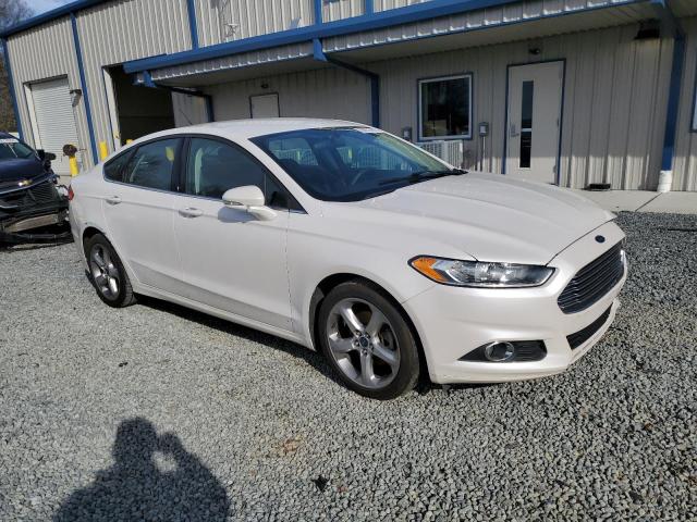 3FA6P0HD4GR274153 - 2016 FORD FUSION SE WHITE photo 4