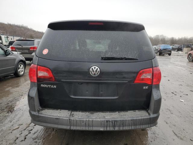 2C4RVABG3ER135348 - 2014 VOLKSWAGEN ROUTAN SE BLACK photo 6