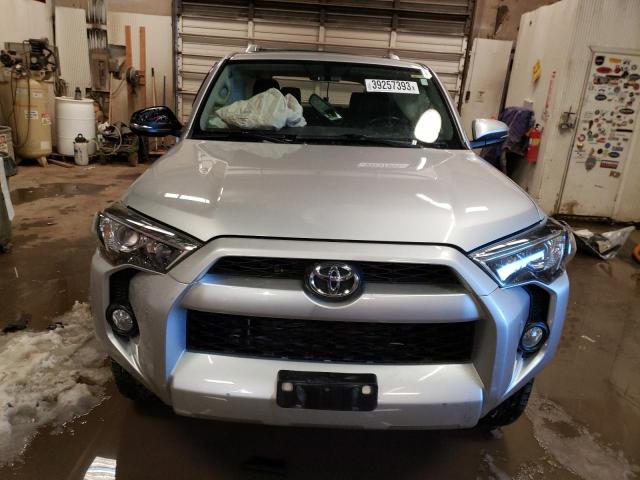 JTEBU5JR2J5515797 - 2018 TOYOTA 4RUNNER SR5/SR5 PREMIUM 银色 照片 5