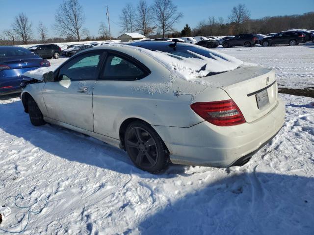 WDDGJ4HB4CF787437 - 2012 MERCEDES-BENZ C 250 WHITE photo 2