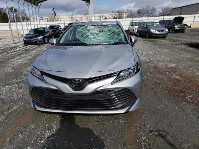 4T1C11AK2LU925226 - 2020 TOYOTA CAMRY LE SILVER photo 5