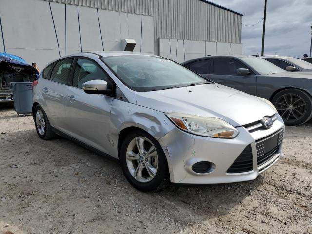 1FADP3K23DL259881 - 2013 FORD FOCUS SE WHITE photo 4