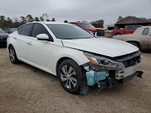 1N4BL4BV5KC169017 - 2019 NISSAN ALTIMA S WHITE photo 4