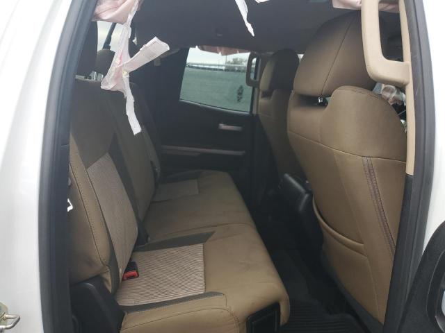 5TFRM5F18HX113772 - 2017 TOYOTA TUNDRA DOUBLE CAB SR/SR5 WHITE photo 10