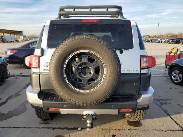 JTEBU11F570094727 - 2007 TOYOTA FJ CRUISER SILVER photo 6