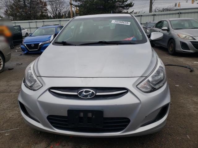 KMHCT5AE9HU310451 - 2017 HYUNDAI ACCENT SE SILVER photo 5