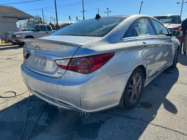 5NPEC4AC6CH385312 - 2012 HYUNDAI SONATA SE SILVER photo 4