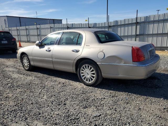 1LNHM81W83Y626714 - 2003 LINCOLN TOWN CAR EXECUTIVE GOLD photo 2