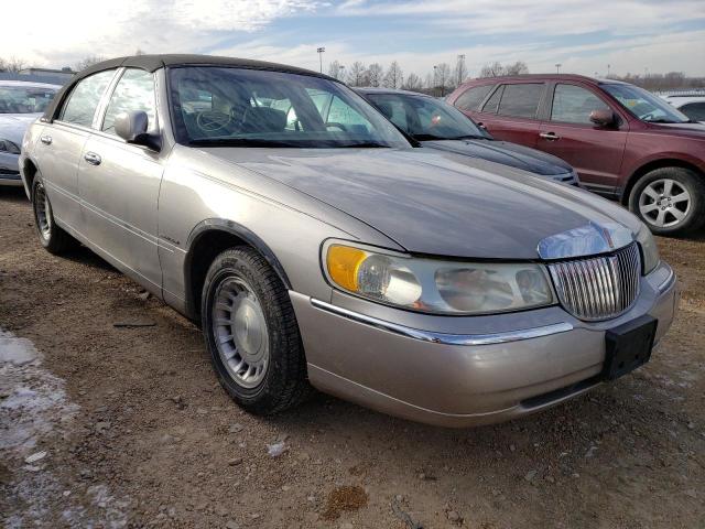 1LNHM81W31Y733473 - 2001 LINCOLN TOWN CAR EXECUTIVE GOLD photo 4