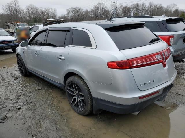 2LMHJ5AT8EBL55056 - 2014 LINCOLN MKT SILVER photo 2