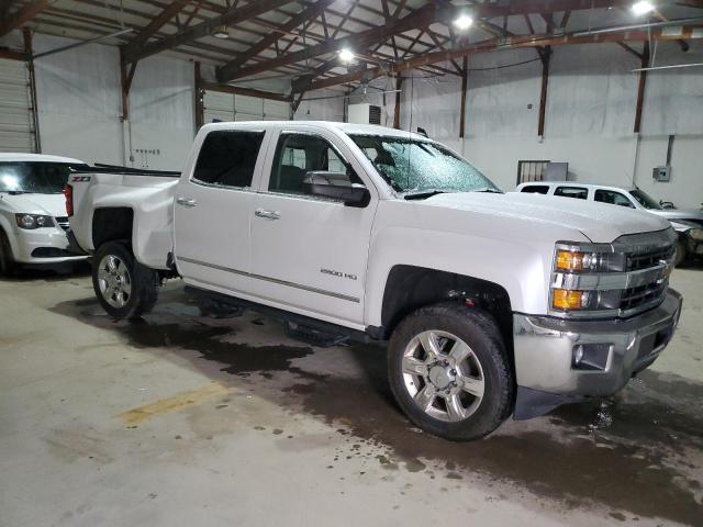 1GC1KTEG1KF179493 - 2019 CHEVROLET SILVERADO K2500 HEAVY DUTY LTZ WHITE photo 4