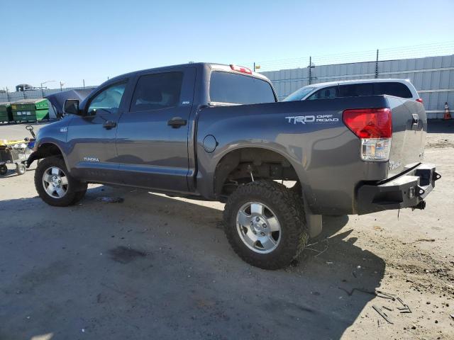 5TFDW5F13DX301341 - 2013 TOYOTA TUNDRA CREWMAX SR5 GRAY photo 2