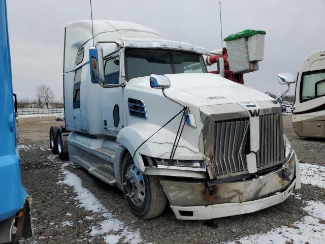 5KJJBHDRXJLJT7598 - 2018 WESTERN STAR/AUTO CAR 5700 XE WHITE photo 1