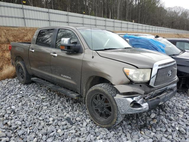 5TFEM5F14AX016654 - 2010 TOYOTA TUNDRA CREWMAX SR5 TAN photo 4