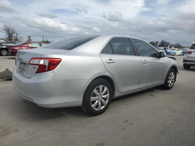 4T1BF1FK5CU032814 - 2012 TOYOTA CAMRY BASE SILVER photo 3