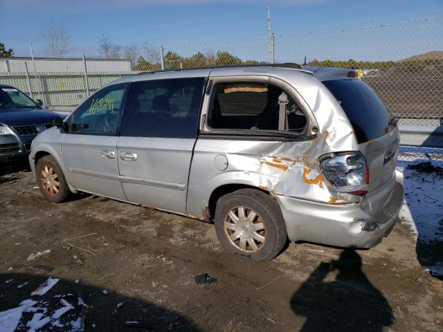 2C4GP54L45R418327 - 2005 CHRYSLER TOWN & COU SILVER photo 2