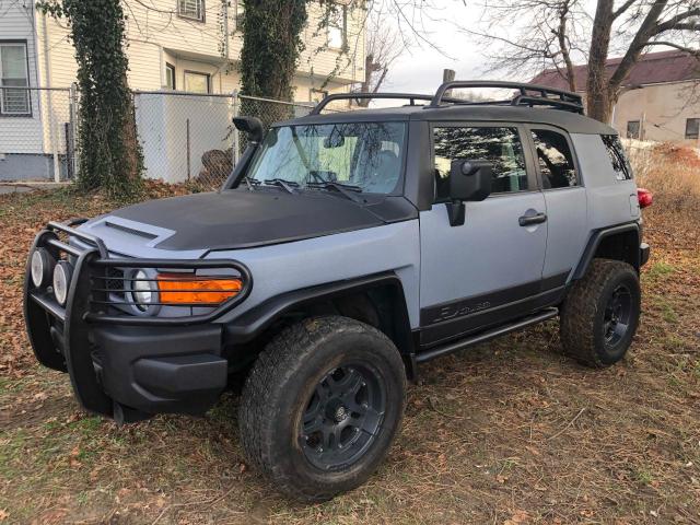 JTEBU11F970009551 - 2007 TOYOTA FJ CRUISER GRAY photo 2