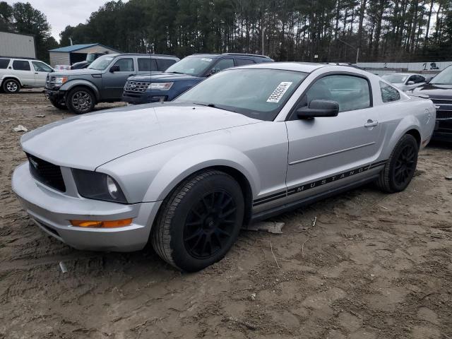 1ZVHT80N585169284 - 2008 FORD MUSTANG SILVER photo 1