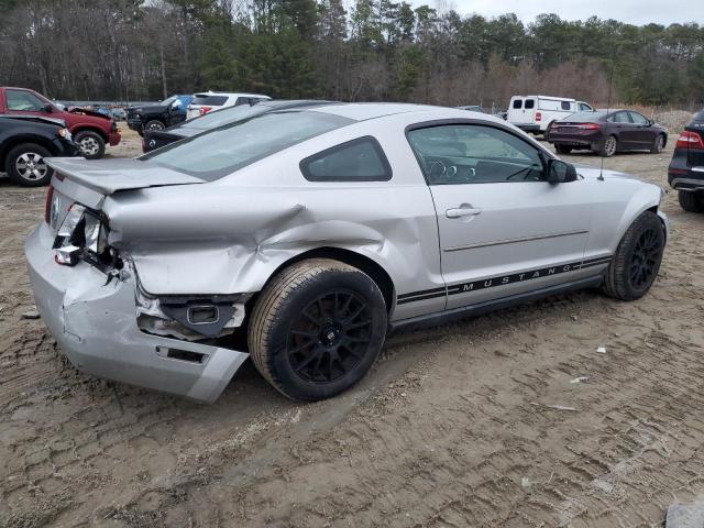 1ZVHT80N585169284 - 2008 FORD MUSTANG SILVER photo 3