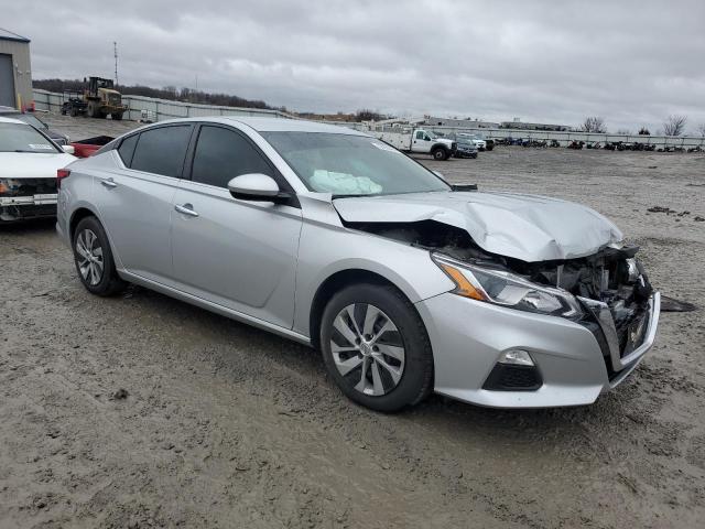 1N4BL4BV2LC266015 - 2020 NISSAN ALTIMA S SILVER photo 4