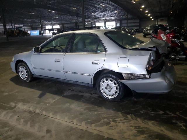 1HGCG56431A085719 - 2001 HONDA ACCORD LX SILVER photo 2