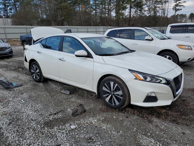 1N4BL4DW7NN349159 - 2022 NISSAN ALTIMA SV WHITE photo 4