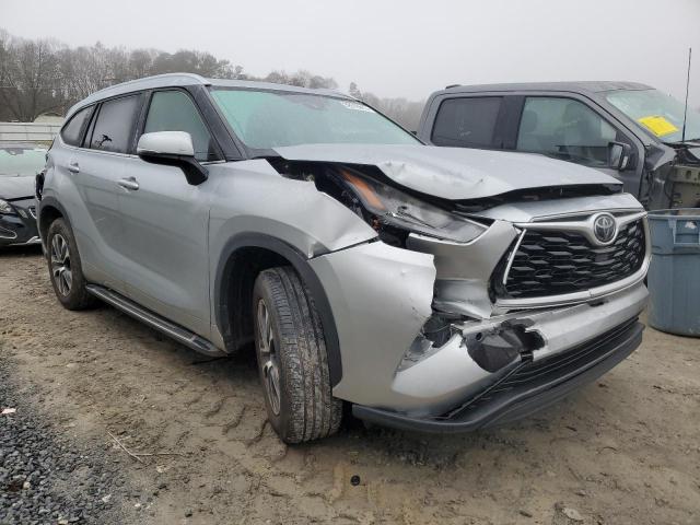 5TDGZRAH0LS507849 - 2020 TOYOTA HIGHLANDER XLE SILVER photo 4