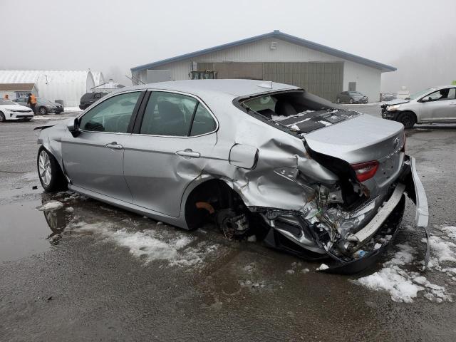 4T1C11AK4NU664376 - 2022 TOYOTA CAMRY LE SILVER photo 2