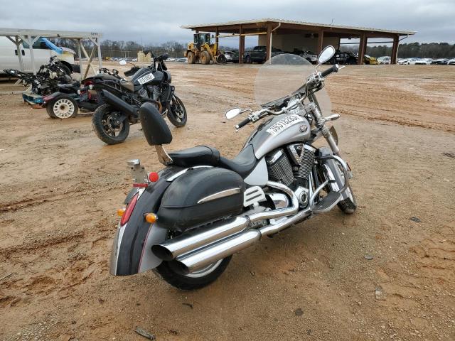 5VPCB26D563006429 - 2006 VICTORY MOTORCYCLES KINGPIN ვერცხლისფერი ფოტო 4