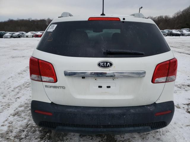 5XYKTDA18BG165905 - 2011 KIA SORENTO BASE WHITE photo 6