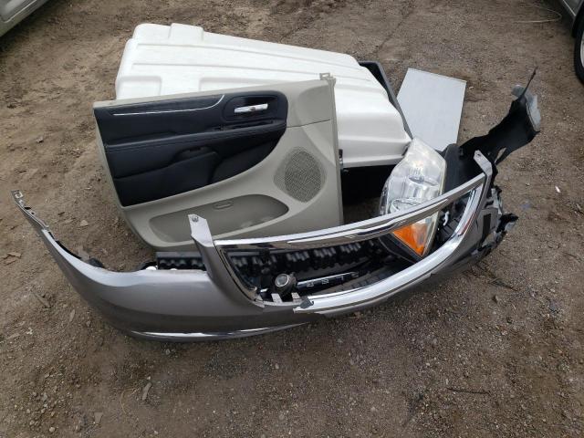 2C4RC1BG4ER435535 - 2014 CHRYSLER TOWN & COU TOURING ნაცრისფერი ფოტო 13