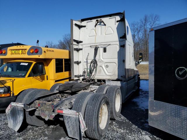 3AKJGLD58FSGP3830 - 2015 FREIGHTLINER CASCADIA 1 WHITE photo 4