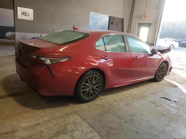 4T1G11AK0MU412902 - 2021 TOYOTA CAMRY SE RED photo 3