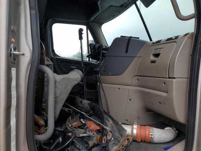 1FUJGLDV5FLGH5266 - 2015 FREIGHTLINER CASCADIA 1 GRAY photo 5