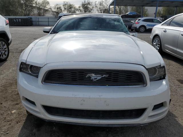 1ZVBP8EM6D5239802 - 2013 FORD MUSTANG WHITE photo 5