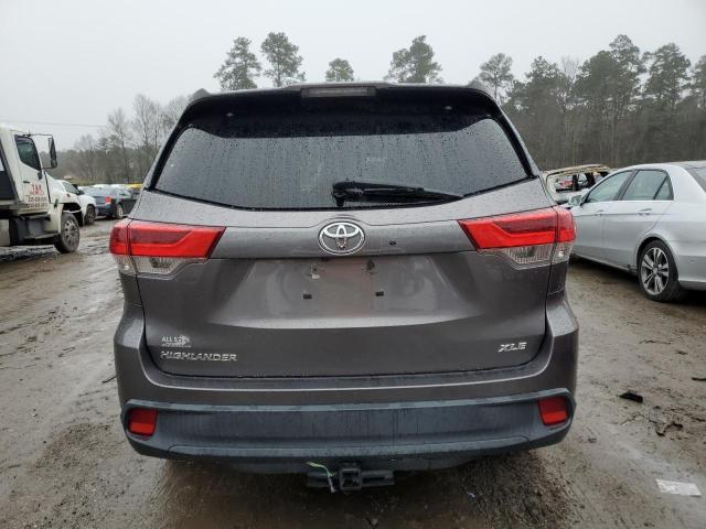 5TDKZRFH1HS525674 - 2017 TOYOTA HIGHLANDER SE GRAY photo 6