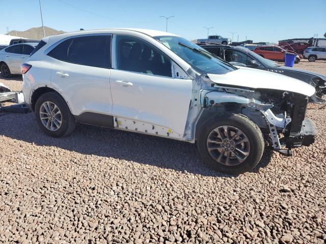 1FMCU9G6XMUB05526 - 2021 FORD ESCAPE SE WHITE photo 4