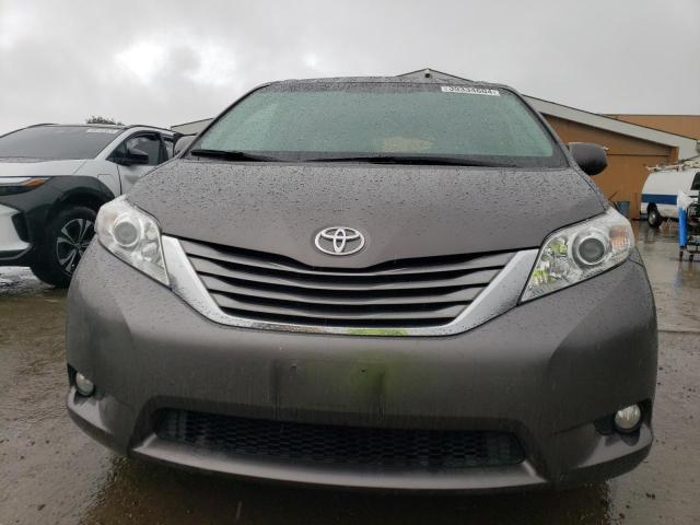 5TDYK3DC6FS611384 - 2015 TOYOTA SIENNA XLE GRAY photo 5